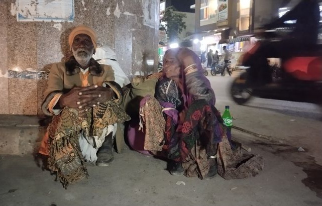 आश्रय नहीं, अपनापन चाहते हैं बुजुर्ग