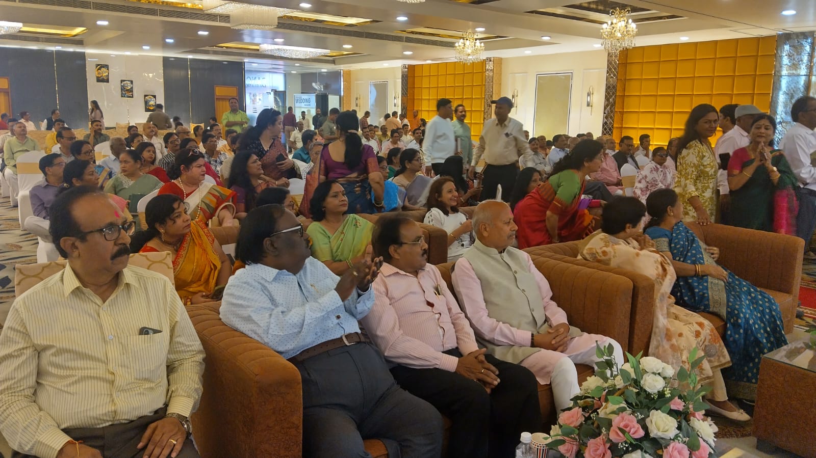 लखनऊ: अखिल भारतीय कायस्थ महासभा ने मनाया भव्य होली मिलन, विशिष्ट महिलाओं का हुआ सम्मान