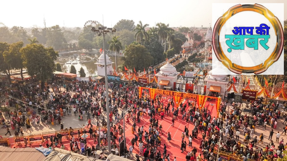 गोरखपुर, 15 जनवरी।  मकर संक्रांति के पावन अवसर पर गोरक्षपीठाधीश्वर एवं मुख्यमंत्री योगी आदित्यनाथ ने गुरुवार को ब्रह्म मुहूर्त, प्रातः चार बजे, शिवावतार महायोगी गुरु गोरखनाथ को नाथपंथ की विशिष्ट परंपरा के अनुसार श्रद्धा की पवित्र खिचड़ी अर्पित कर लोकमंगल की कामना की। मुख्यमंत्री के बाद नाथ योगियों, साधु-संतों ने भी बाबा गोरखनाथ को खिचड़ी चढ़ाकर विधिवत पूजा-अर्चना की। इसके पश्चात मंदिर के गर्भगृह के कपाट आम श्रद्धालुओं के लिए खोल दिए गए।