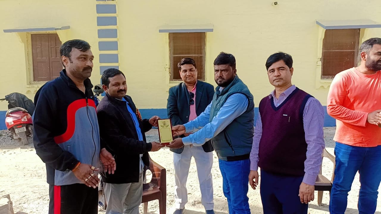 उतरौला में शिक्षकों के बीच मैत्री क्रिकेट मैच, एम.वाई. उस्मानी इंटर कॉलेज विजेता