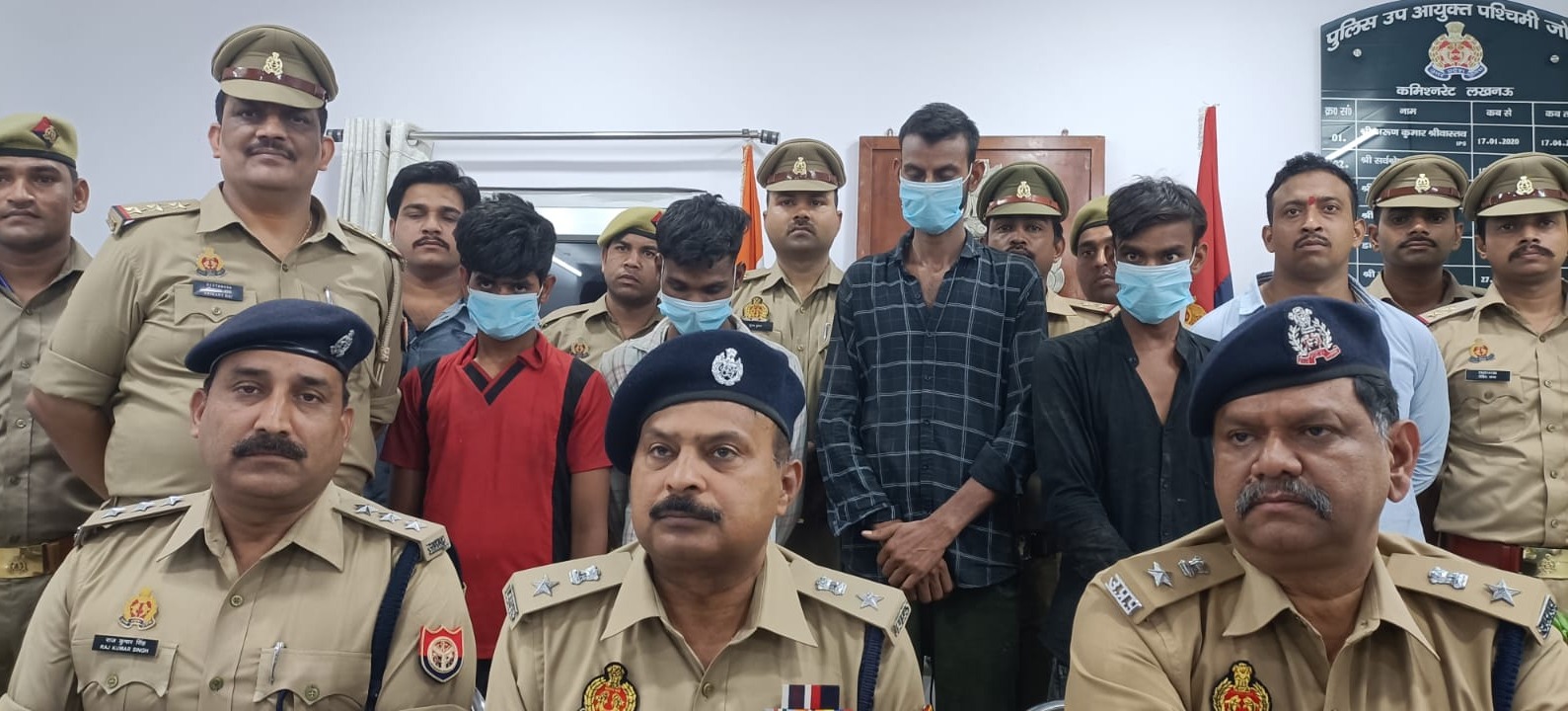 Thakurganj police station team uncovered the burglary incident and arrested 04 vicious thieves/accused