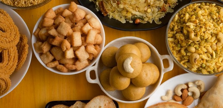 Diwali 2025 snacks recipe indian 5 Delicious Snacks for Guests That You Can Prepare in Advance!